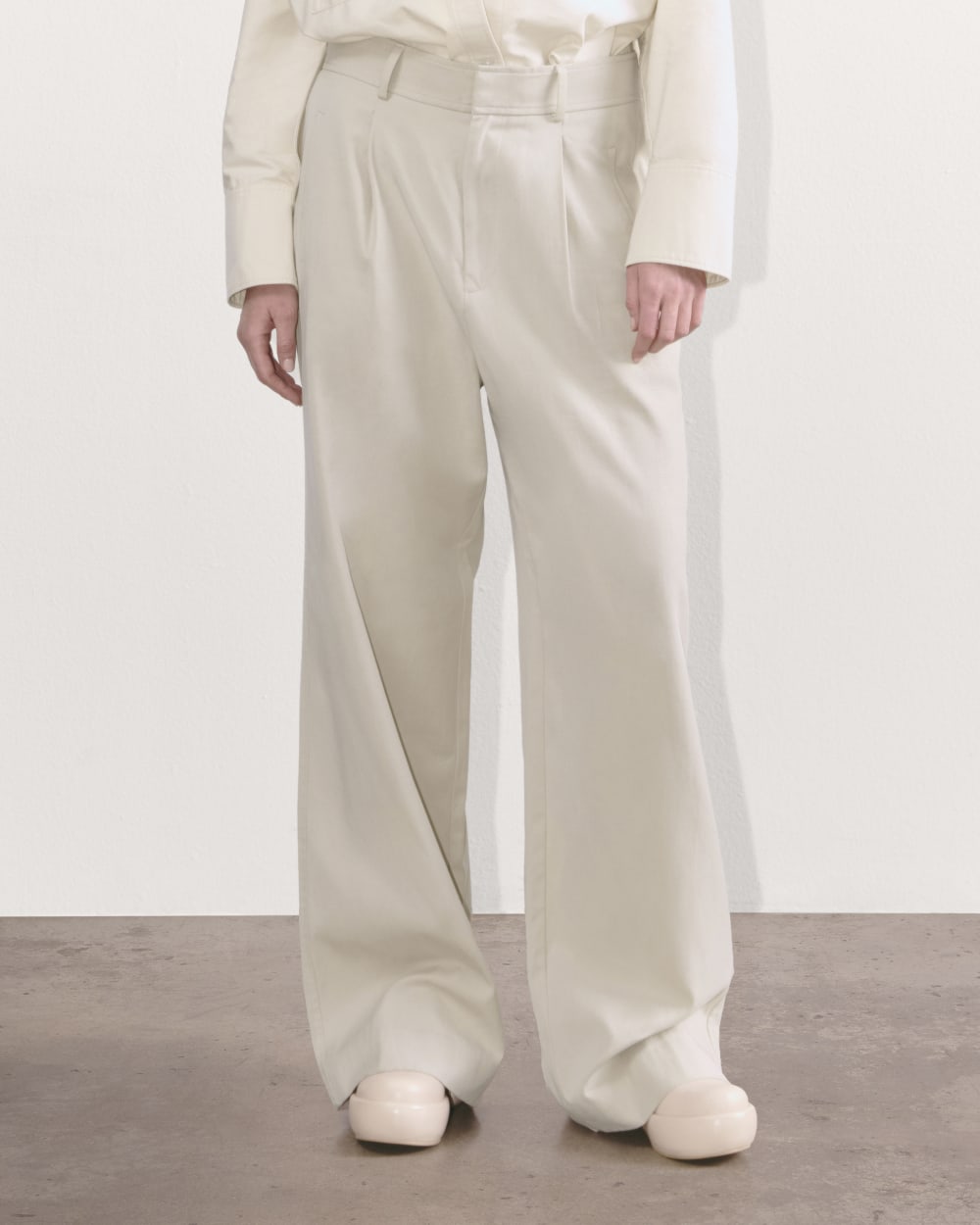 The Draper Pleated Pant in Buttersmooth | Sandstone | 32 Inseam